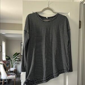Lululemon To The Point long sleeve shirt sz 8 black & white stripes